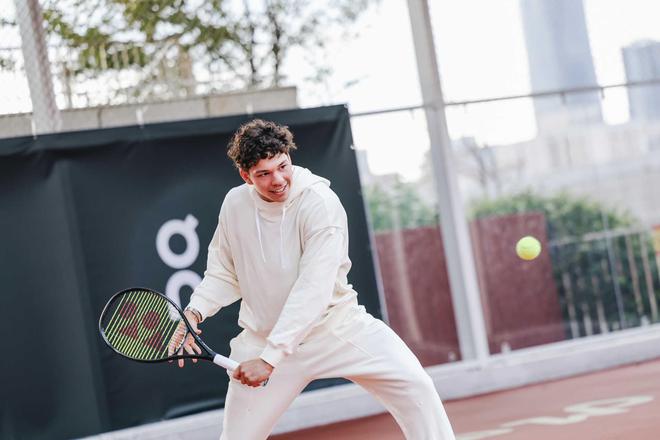 全球目光再 全球目光再